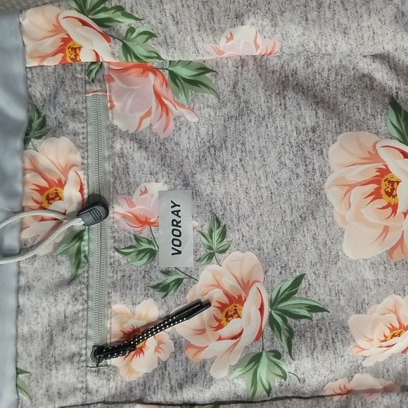 VOORAY FLORAL BACKPACK IN GREY & PINK - Picture 2 of 7